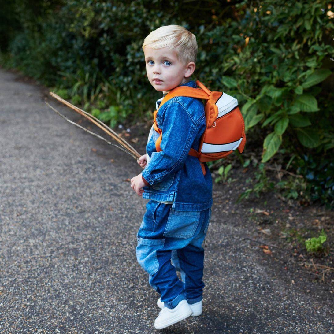 LittleLife Dětský batoh s bezpečnostním vodítkem clownfish Nemo 2 l